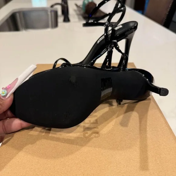 Women’s patent leather strappy heels. - Picture 4 of 4